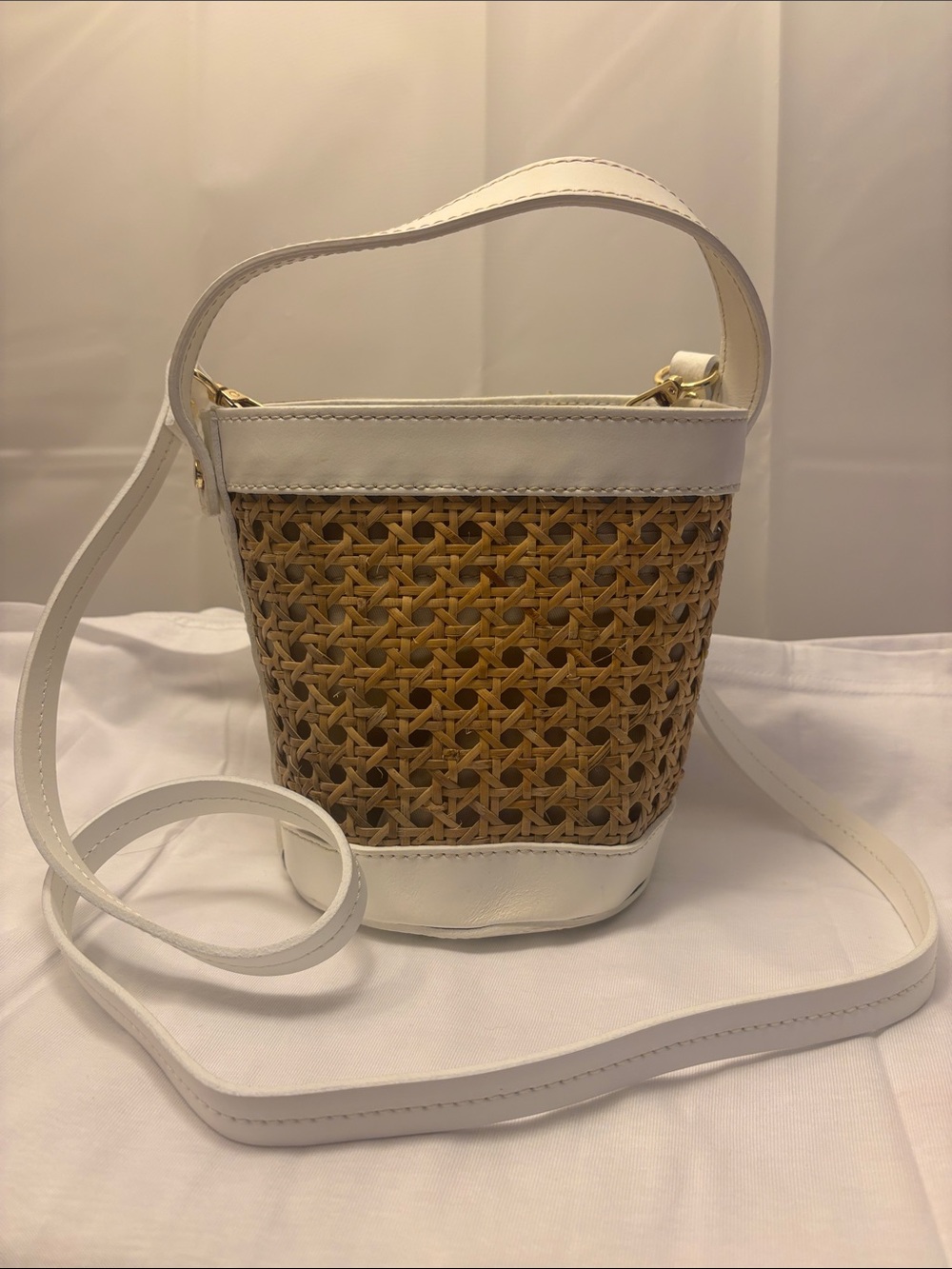 BORSE IN PELLE Woven Rattan Bucket Bag with White Trim